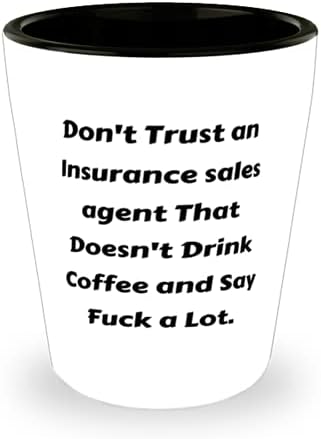 Модерен Застрахователен агент по продажбите, за да Не се доверявайте на Застрахователния агент по продажбите, Който